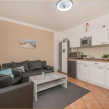 Nur 100 M Zum Meerweh Апартаменты *